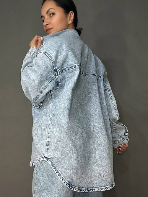 Сорочка жіноча джинсова DNL 510 оверсайз вільний крій накладені кишені на ґудзиках блакитна, блакитний, 2XL Київ - фото 2