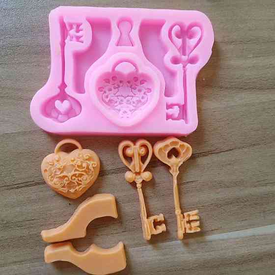 Молд силиконовый Ключи и замок 82 на 57 см розовый Киев