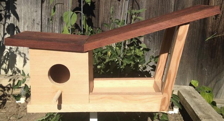 Кормушка со скворечником 