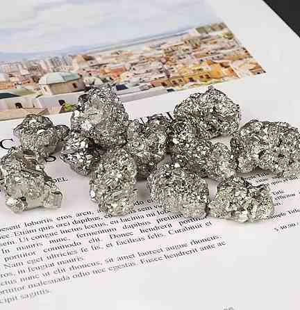 Пірит натуральний необроблений 2–3 см, камінь пірит 1 шт, мінерал для декору та колекції Київ