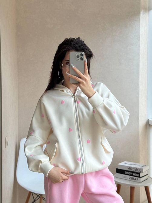 Женская базовая повседневная зип-худи с сердцами турецкая тринитка на флисе Молочный Одесса - изображение 2