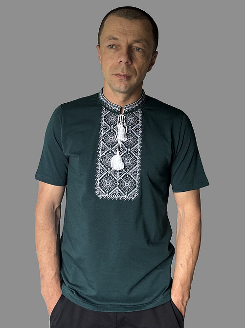 Мужская изумрудная футболка вышиванка с белым орнаментом Киев - изображение 1