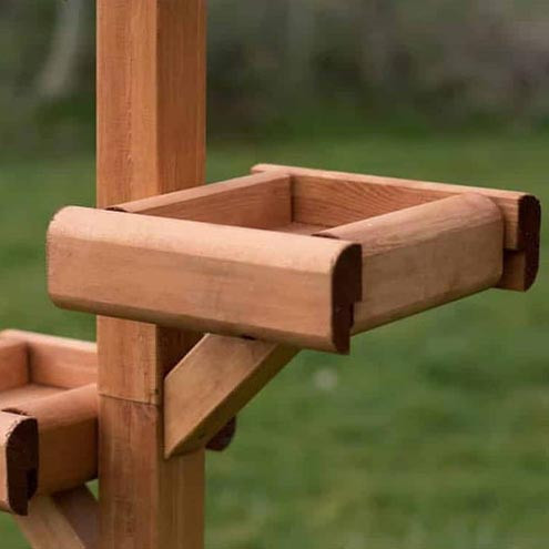 Кормушка на стойке 