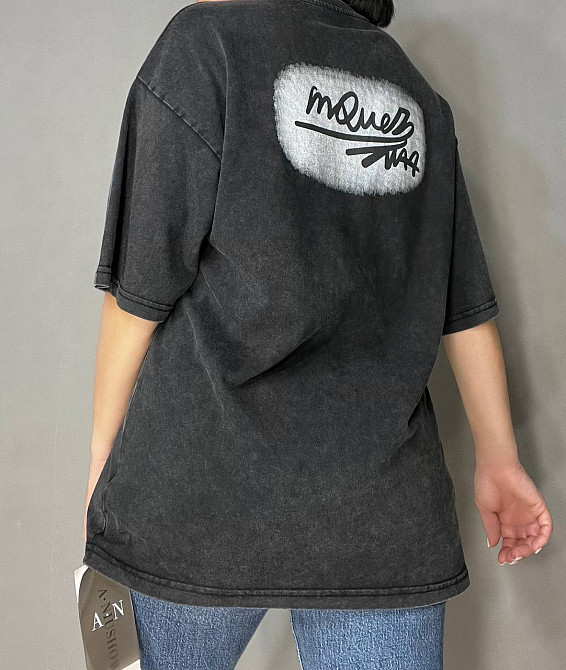 Футболка жіноча A-N 25008 оверсайз подовжена варена тай дай принт Міккі маус попереду з камінчиками one size, чорний, one size Київ - фото 6