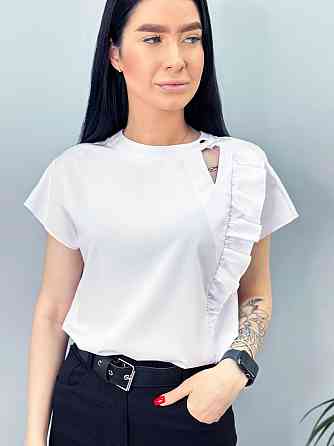 Женская блузка с оборкой 