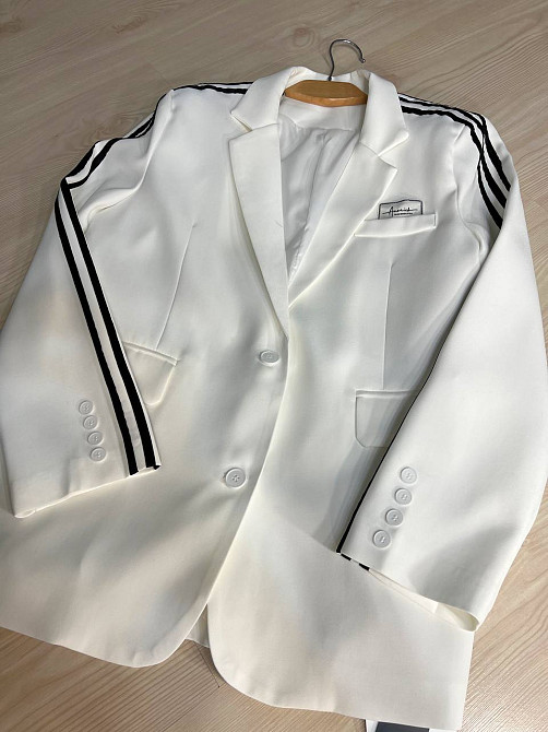 Піджак жіночий Qidian 92208 з лампасами на рукавах оверсайз широкий спортивний стиль one size, білий Одеса - фото 8