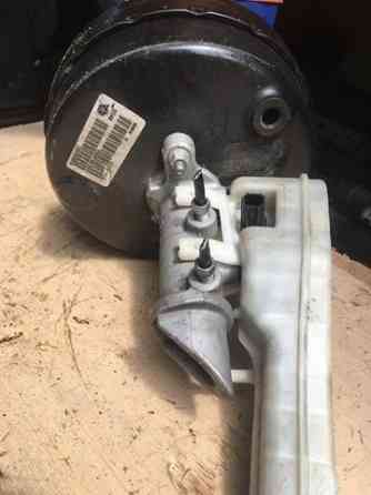 68100294AA Главный тормозной цилиндр с бачком  Journey12-. 3.6l Коломыя