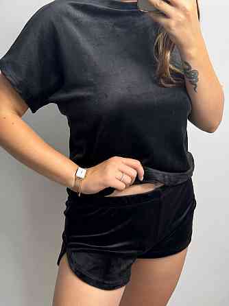 Пижама женская футболка + шорты из плюшевого велюра Черный S Харьков