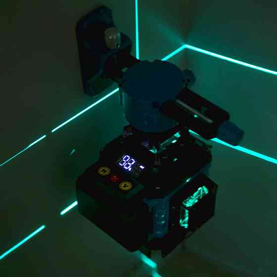 Лазерний рівень 4D на 16 ліній зі штативом і пультом, в кейсі / Лазерний нівелір / Лінійний нівелір Київ