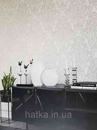 Шпалери вінілові на флізелін Marburg City glam 32302 метрові вензелі завитки сріблом на білому під штукатурку Київ