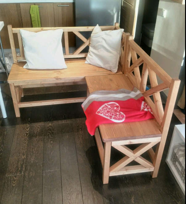 Угловая кухонная скамейка 