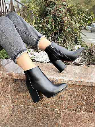 Nivelle Черевики жіночі шкіряні на підборах демісезонні чорні на блискавці 5563/9561-9549 / Чер Коломыя