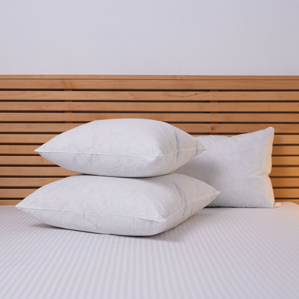 Подушка зі штучного лебединого пуху YouStar Тік смужка - пружна 60x60 см (Білий) з сумкою-чохлом Суми - фото 2