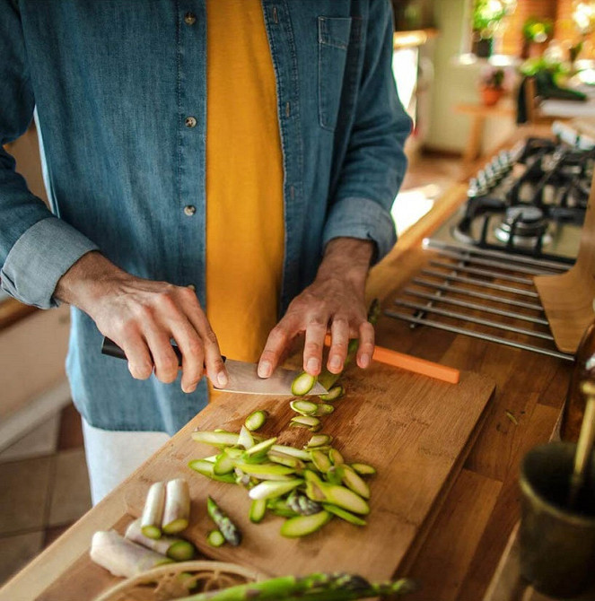Поварской Нож кухонный малый 13 см для нарезки Fiskars 