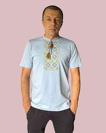 Мужская футболка вышиванка голубая с голубовато-желтым орнаментом L Киев