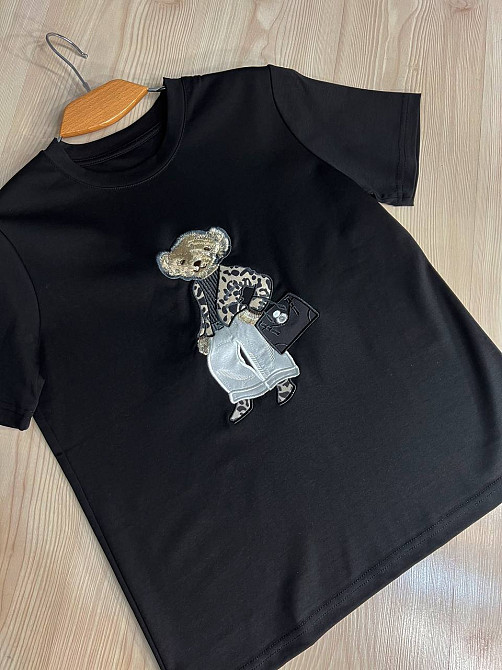 Футболка жіноча A-N 26007 базова однотонна нашивка ведмедик з сумкою середня довжина one size, чорний, one size Київ - фото 12