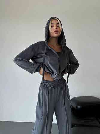 Женский прогулочный плюшевый костюм тройка: кофта топ и штаны велюр-плюш Графит, 46/48 Одесса