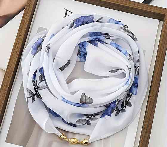 Набір подарунковий: шарф з магнітною застібкою, мило-букет і брошка знак зодіаку в подарунковій коробці Сміла