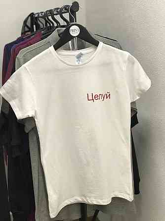 Женская футболка с надписью - 