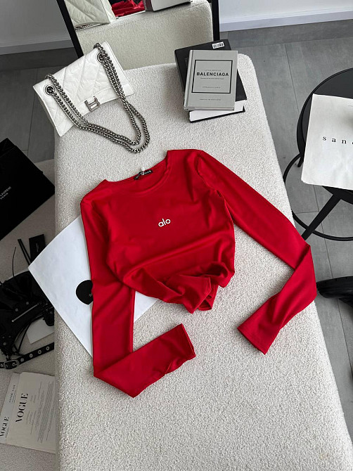 Стильный женский базовый лонгслив с надписью и вырезом под пальчик микродайвинг Красный Одесса - изображение 5