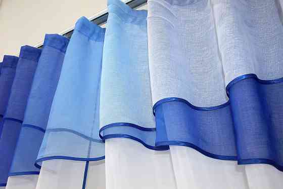 Кухонные шторы VR-Textil № 091к с ламбрекеном и подвязками белый с синим 260х170 см (59-547) Киев
