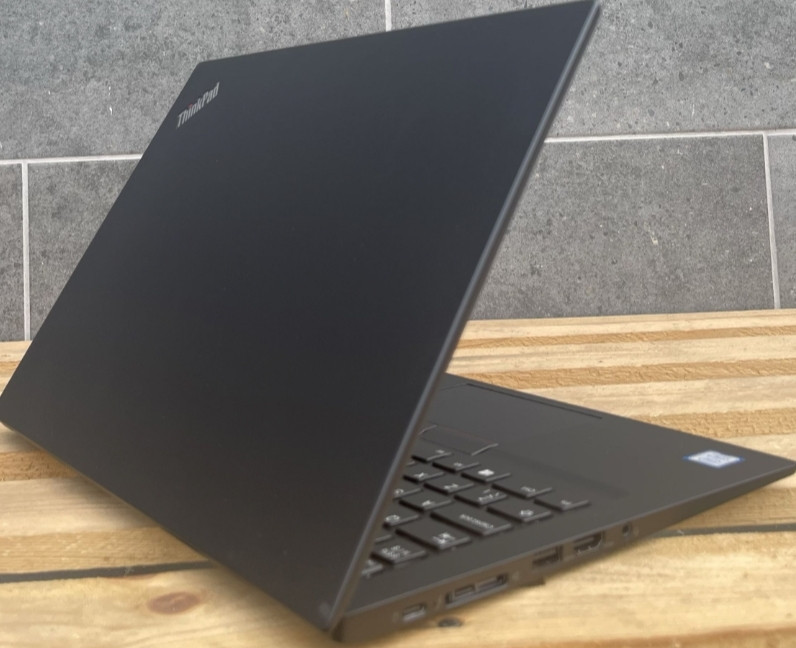 Ноутбук: Lenovo Think Pad T 490s/ i5-8265U/ 8Gb. 256Gb. 14