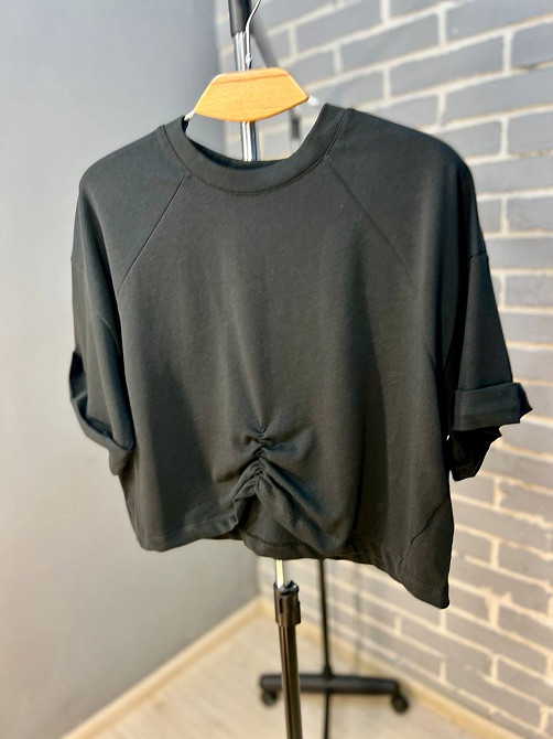 Футболка женская 0911 короткая широкая с резинкой - сборкой впереди черная, черный, S Киев - изображение 13