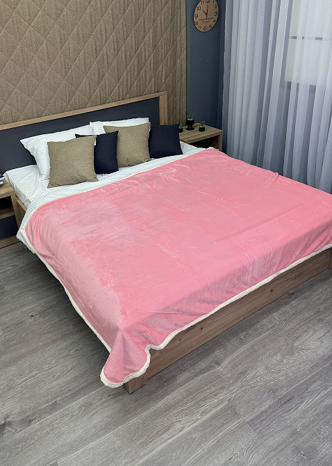 Плед двосторонній 155х200 см (+-5см) із штучною овчиною Рожевий з білим (87-061) Київ - фото 4