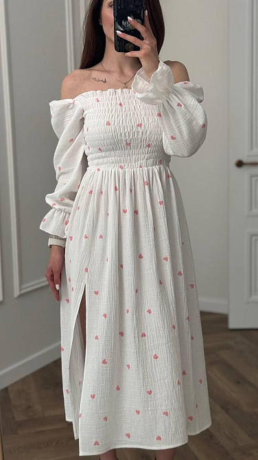 Жіноча сукня міді з відкритими плечима з мусліну Рожеві серця XS/S Харків - фото 1