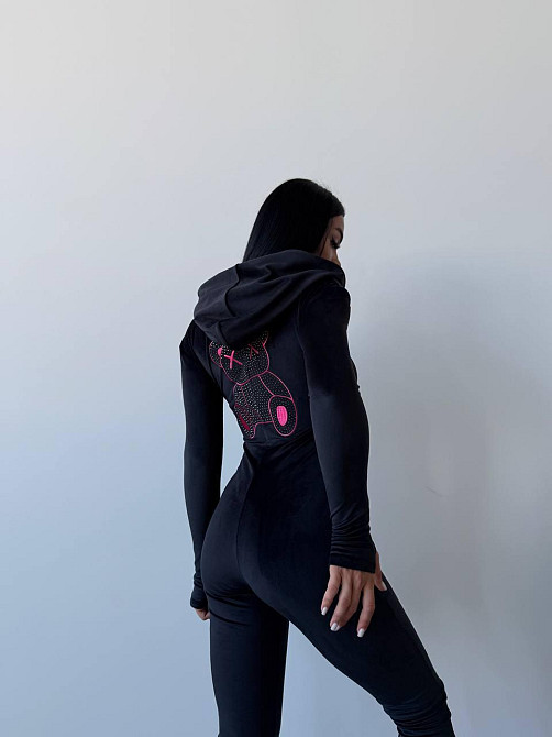 Жіночий облягаючий комбінезон з вишивкою та камінцями на спинці турецький велюр Чорний, 46/48 Одеса - фото 5