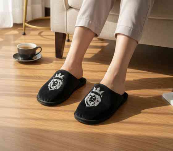 Чоловічі домашні капці 40 р чорні ЛЕВ вишивка Одеса