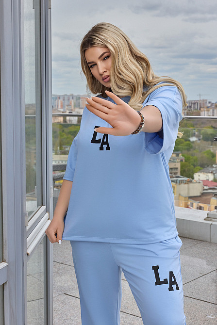 Женский легкий спортивный костюм с футболкой 