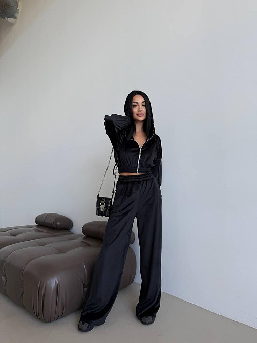 Жіночий прогулянковий оверсайз костюм-двійка: кофта та штани турецький велюр Чорний Одеса - фото 5