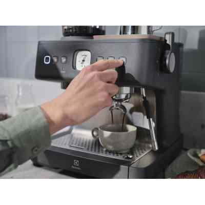 Ріжкова кавоварка еспресо Electrolux E8EC1-8BP Вінниця