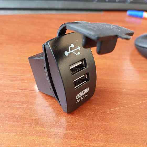 Гніздо USB подвійне прямоугол. 5V 3,1 А з червоною підсвіткою, врізне Полтава