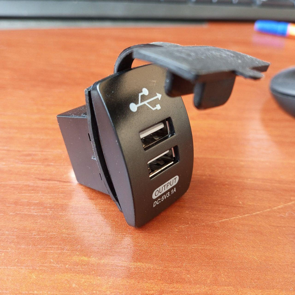 Гніздо USB подвійне прямоугол. 5V 3,1 А з червоною підсвіткою, врізне Полтава - фото 1