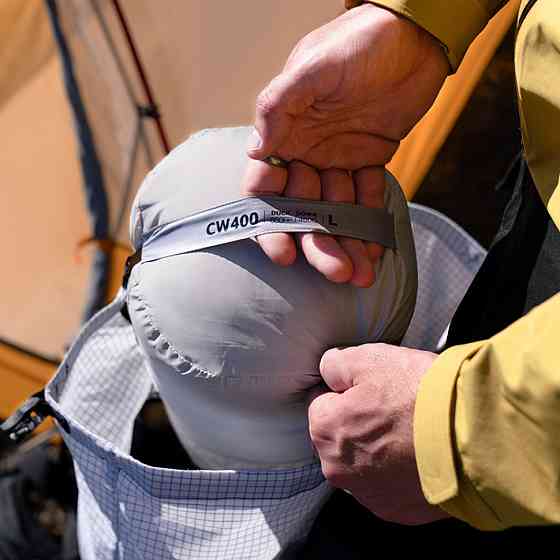 Спальний мішок із натуральним пухом Naturehike CW400 NH18C400-D M Жовто-сірий Вінниця