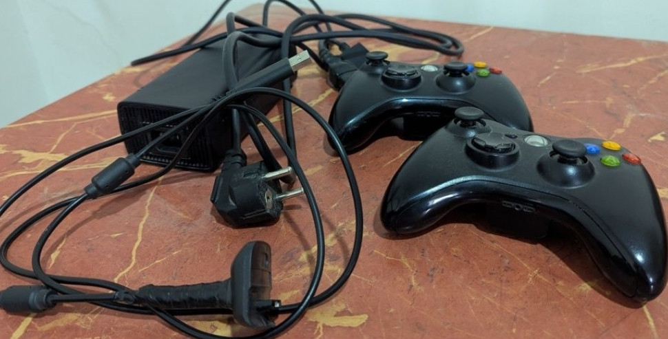 Приставка Xbox 360 500fb freebot dashTR +2 геймпада + kinect Киев - изображение 4