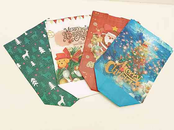 Набір святкових подарункових пакетів 8 шт 20х30 см Луцк