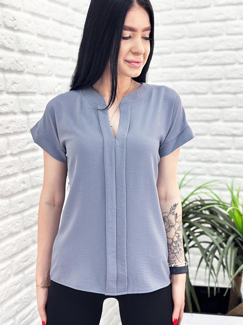 Однотонная летняя блуза 