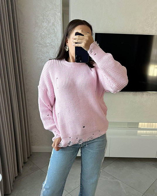 Женский уютный оверсайз свитер с рваным эффектом машинная вязка Розовый Одесса - изображение 1