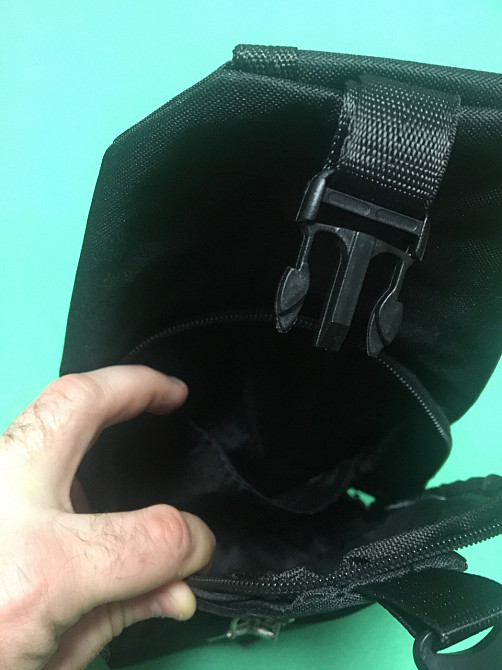 Мужская сумка тактическая через плечо черная - размер сумки 30*20см, 4 кармана, с USB шнуром в комплекте Киев - изображение 3