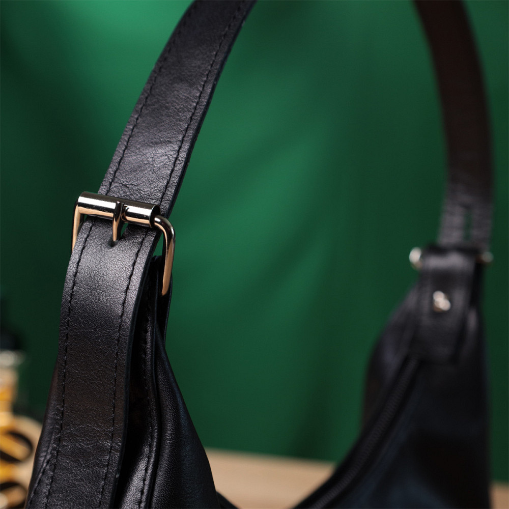 Жіноча сумка багет з регульованим ременем з гладкої натуральної шкіри Shvigel 22834 Чорна Київ - фото 1