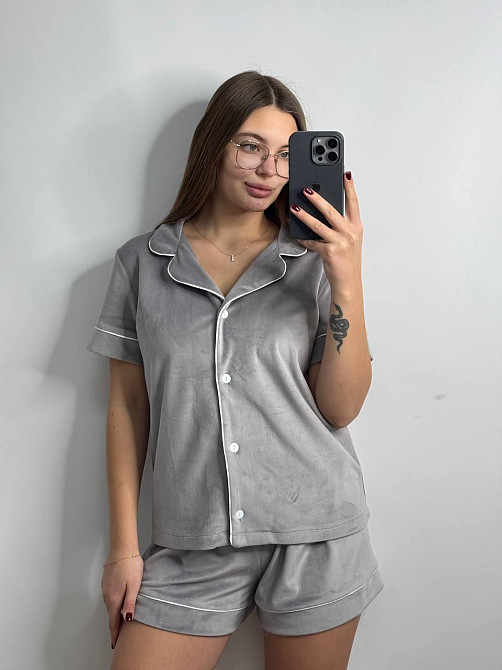 Женский велюровый домашний костюм с шортами Серый б/к XL/2XL Харьков - изображение 3