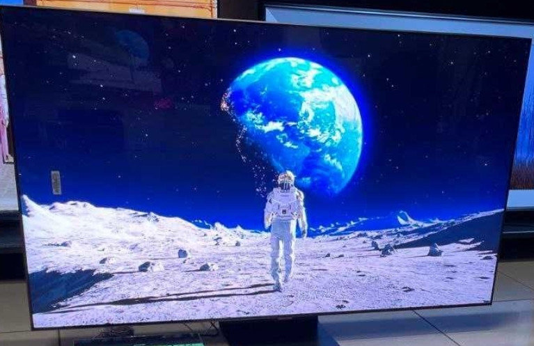 Телевизор Безрамный: 65