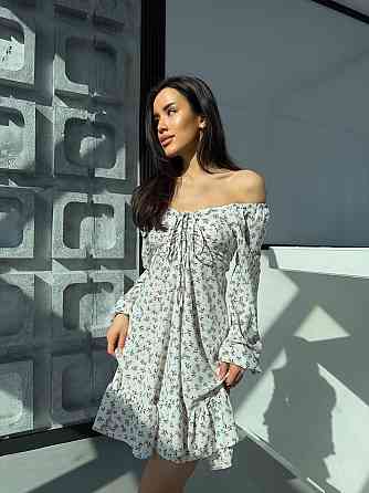 Жіноче святкове принтоване плаття із софту Білий Одеса