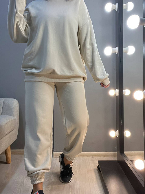 Костюм женский Quzen 470-471 свитшот и джогеры на резинке оверсайз, бежевый, S Киев - изображение 2