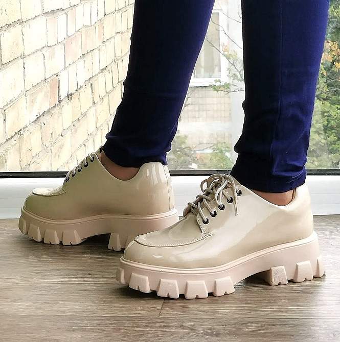 Жіночі лакові Бежеві Броги Туфлі Оксфорди на Танкетці Шкіряні Мокасини (розміри: 36,37,38,39,40,41) Дніпро - фото 8