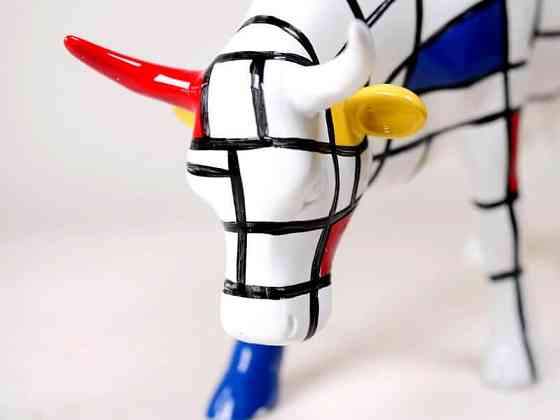 Колекційна статуетка корова "Moondrian" Вінниця