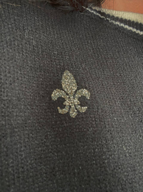 Светр жіночий A-N 6101 широкий оверсайз прикраса вензель попереду з камінням, чорний, one size Київ - фото 6